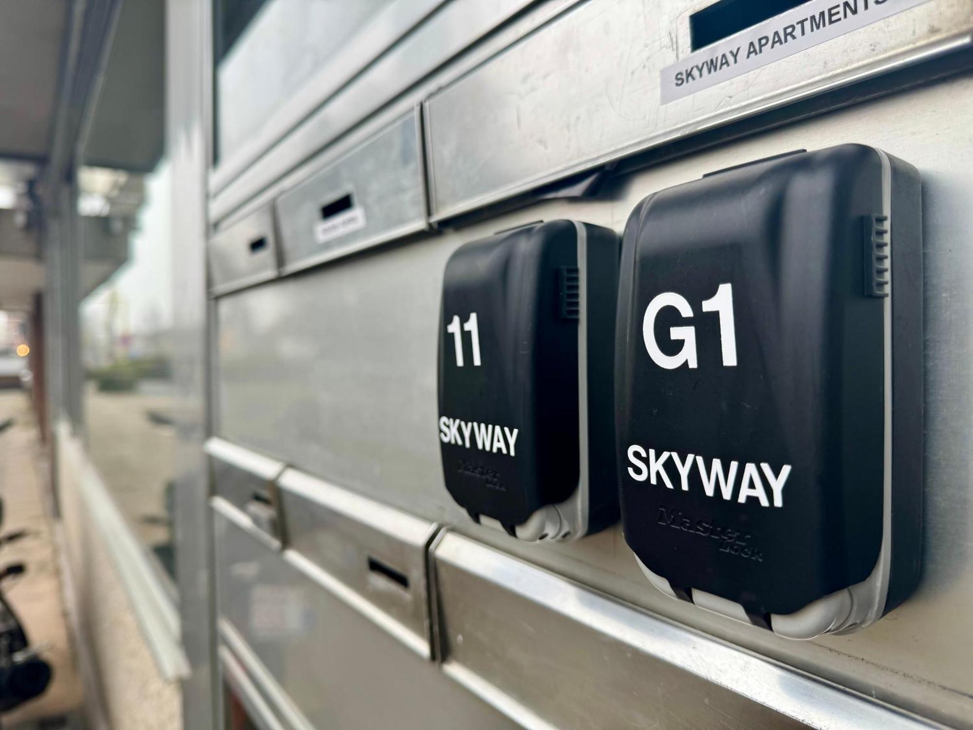 Skyway Airport Apartments ザベンテム エクステリア 写真
